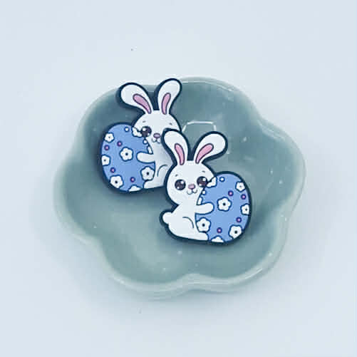 Påskehare med blått egg