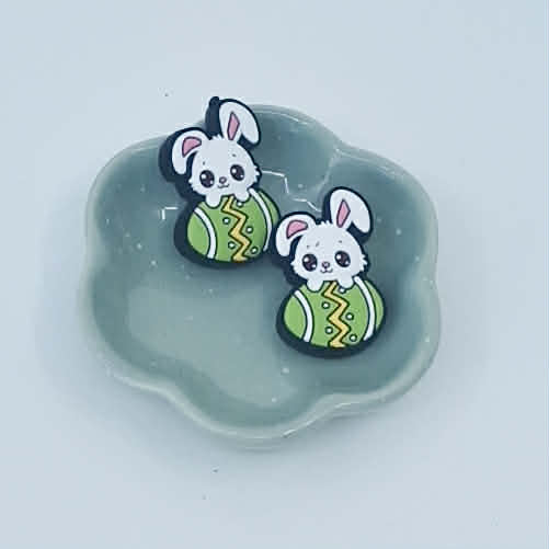 Påskehare med grønt egg