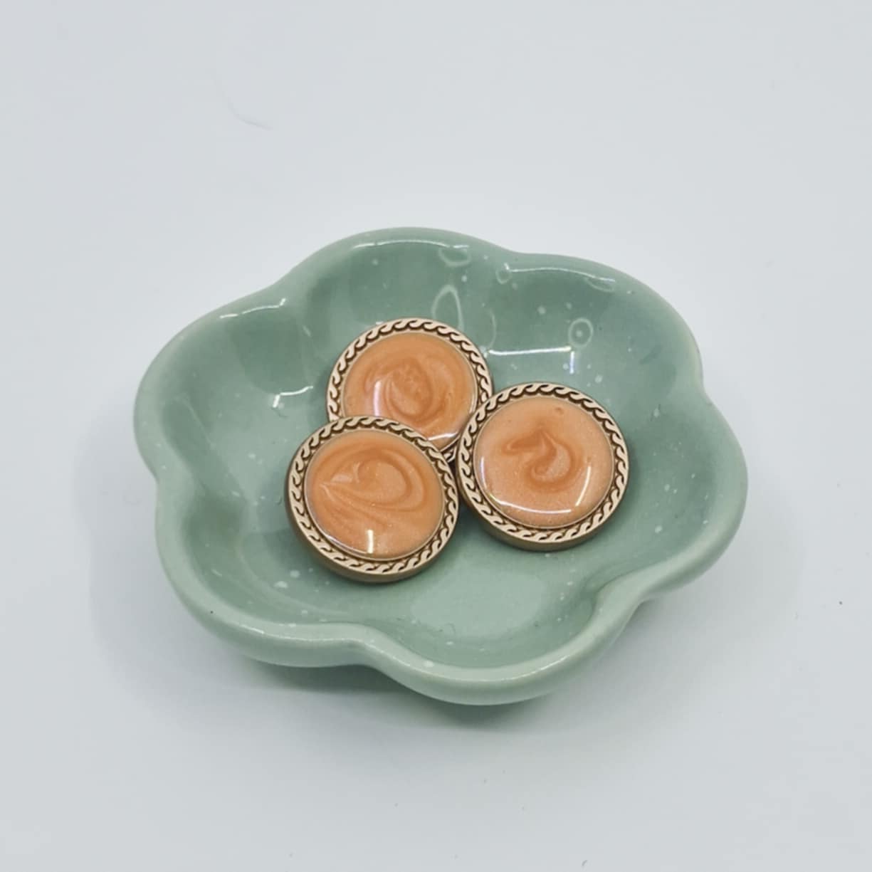 Store knapper med perlemor