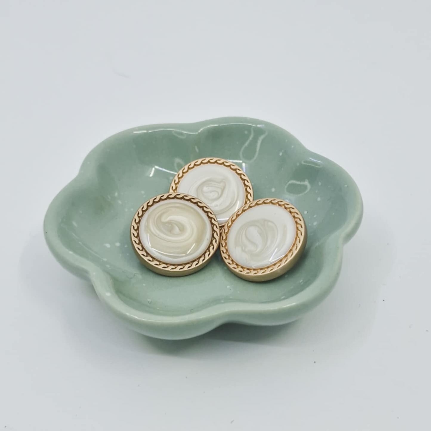 Store knapper med perlemor